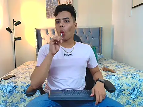 Snapshot of stewart_mateo_ chatting on September 15, 2025, 2:45 am stewart mateo  online show from September 15, 2025, 2:45 am