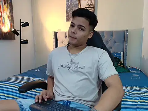 Snapshot of stewart_mateo_ chatting on October 18, 2025, 2:02 am stewart mateo  online show from October 18, 2025, 2:02 am