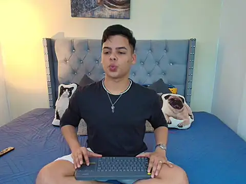 Snapshot of stewart_mateo_ chatting on October 10, 2025, 2:01 am stewart mateo  online show from October 10, 2025, 2:01 am