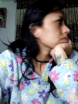 Queen Ashly online show from December 4, 2025, 2:32 am