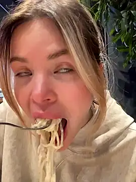 Snapshot of SMELLSEX chatting on October 27, 2025, 6:31 pm SMELLSEX online show from October 27, 2025, 6:31 pm