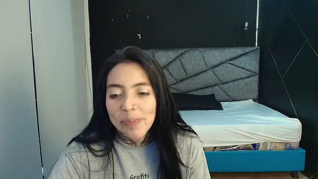 Snapshot of LiaMonroee_ chatting on November 25, 2025, 12:05 pm LiaMonroee online show from November 25, 2025, 12:05 pm