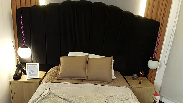 LiaMonroee  online show from April 21, 2026, 2:45 pm