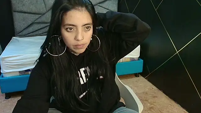 Snapshot of LiaMonroee_ chatting on November 21, 2025, 11:53 am LiaMonroee online show from November 21, 2025, 11:53 am