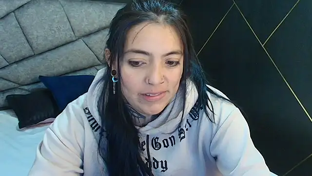 Snapshot of LiaMonroee_ chatting on December 1, 2025, 11:44 am LiaMonroee online show from December 1, 2025, 11:44 am