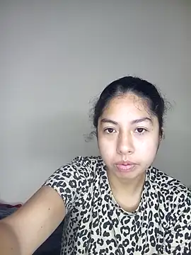 Snapshot of Syndel23 chatting on June 18, 2026, 12:10 pm Syndel23 online show from June 18, 2026, 12:10 pm