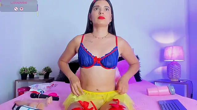 Snapshot of hailey_hadid chatting on October 31, 2025, 7:10 pm hailey hadid online show from October 31, 2025, 7:10 pm