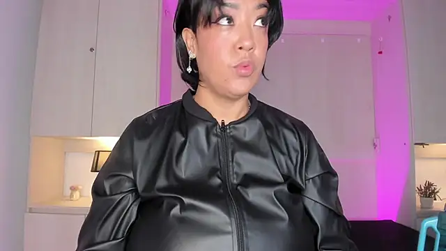 Snapshot of VickyRuiz_ chatting on October 2, 2025, 12:08 pm VickyRuiz  online show from October 2, 2025, 12:08 pm