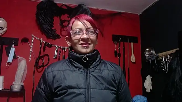 Snapshot of Miss_Mirandaa chatting on December 18, 2025, 4:33 pm Miss Mirandaa online show from December 18, 2025, 4:33 pm