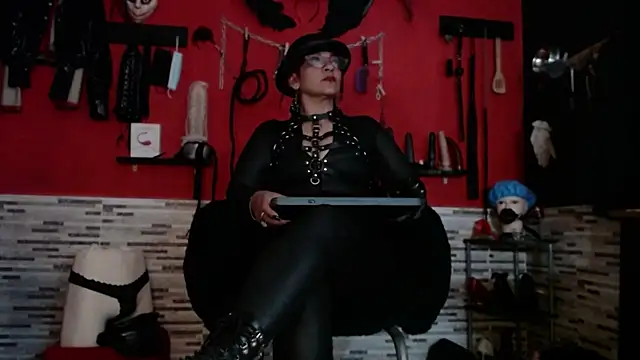 Snapshot of Miss_Mirandaa chatting on November 23, 2025, 3:16 am Miss Mirandaa online show from November 23, 2025, 3:16 am