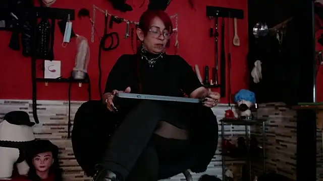 Snapshot of Miss_Mirandaa chatting on December 16, 2025, 12:48 am Miss Mirandaa online show from December 16, 2025, 12:48 am