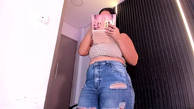 Gabrielaa Miller  online show from December 5, 2025, 8:28 pm