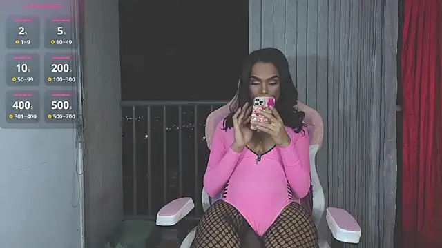 isabella pearl  online show from March 15, 2026, 11:45 pm