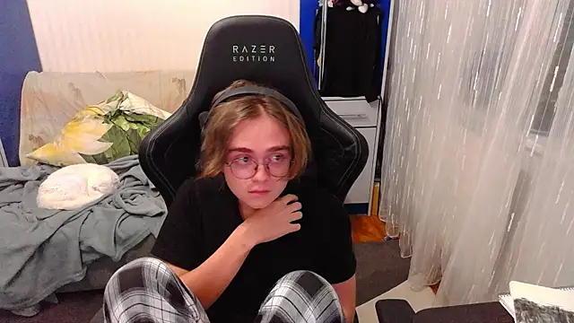 Snapshot of Twinchik chatting on October 4, 2025, 10:33 pm Twinchik online show from October 4, 2025, 10:33 pm