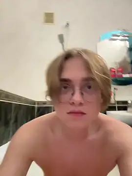 Snapshot of Twinchik chatting on September 28, 2025, 7:26 am Twinchik online show from September 28, 2025, 7:26 am