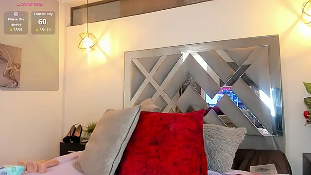 Candy Hott7 online show from November 5, 2025, 8:01 pm