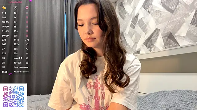 Snapshot of KiraVelvet chatting on October 21, 2025, 2:05 pm KiraVelvet online show from October 21, 2025, 2:05 pm