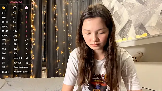 Snapshot of KiraVelvet chatting on November 29, 2025, 6:30 pm KiraVelvet online show from November 29, 2025, 6:30 pm