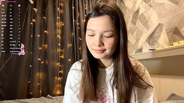 Snapshot of KiraVelvet chatting on December 5, 2025, 11:09 am KiraVelvet online show from December 5, 2025, 11:09 am