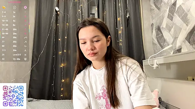 Snapshot of KiraVelvet chatting on December 14, 2025, 5:07 pm KiraVelvet online show from December 14, 2025, 5:07 pm