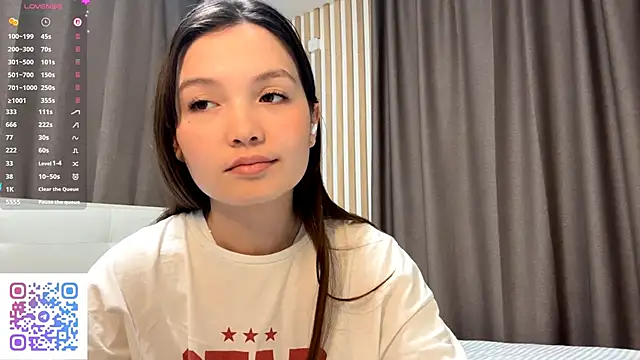 Snapshot of KiraVelvet chatting on October 1, 2025, 6:01 pm KiraVelvet online show from October 1, 2025, 6:01 pm