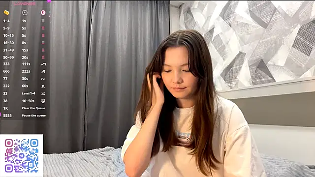 Snapshot of KiraVelvet chatting on October 24, 2025, 7:24 pm KiraVelvet online show from October 24, 2025, 7:24 pm