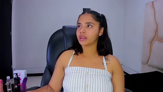 ScarletDoll online show from November 11, 2025, 3:12 am