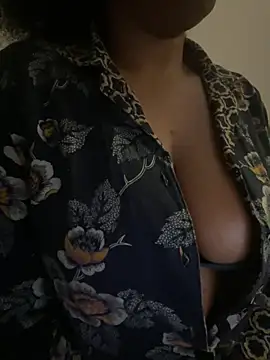 Snapshot of princesslivv chatting on April 23, 2026, 3:35 am princesslivv online show from April 23, 2026, 3:35 am