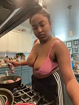 Snapshot of princesslivv chatting on March 28, 2026, 9:49 pm princesslivv online show from March 28, 2026, 9:49 pm