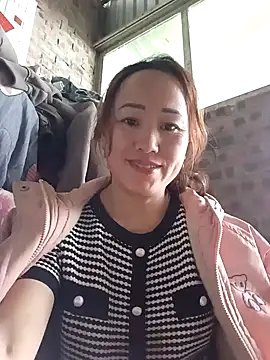 Snapshot of Fienjr chatting on November 18, 2025, 2:59 am Fienjr online show from November 18, 2025, 2:59 am