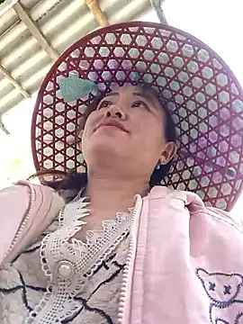 Snapshot of Fienjr chatting on December 1, 2025, 3:18 am Fienjr online show from December 1, 2025, 3:18 am