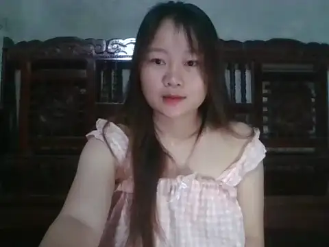 Hinne07 online show from September 12, 2025, 6:18 pm