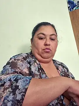 curvy diva  online show from February 11, 2026, 5:57 pm