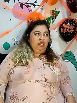 curvy diva  online show from October 28, 2025, 1:21 pm