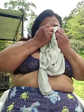 curvy diva  online show from March 7, 2026, 6:02 pm