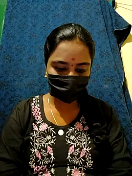 mini-queen online show from November 1, 2025, 3:06 pm