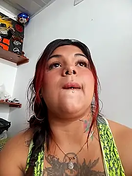 Snapshot of snow_belle chatting on October 28, 2025, 8:30 pm snow belle online show from October 28, 2025, 8:30 pm