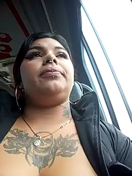 Snapshot of snow_belle chatting on December 5, 2025, 1:32 pm snow belle online show from December 5, 2025, 1:32 pm