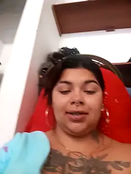 Snapshot of snow_belle chatting on December 2, 2025, 7:04 pm snow belle online show from December 2, 2025, 7:04 pm