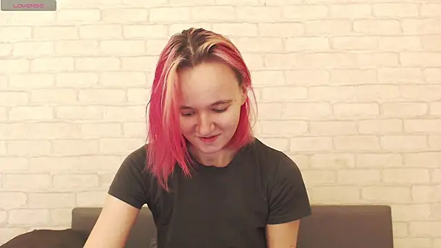 Ericha Stone online show from November 3, 2025, 4:28 am