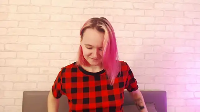 Ericha Stone online show from November 18, 2025, 8:06 am