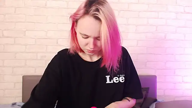 Ericha Stone online show from December 5, 2025, 1:38 am