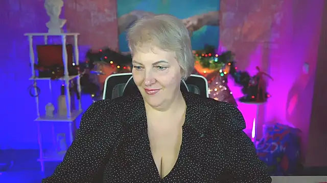 Snapshot of MaryMogan chatting on December 19, 2025, 2:08 pm MaryMogan online show from December 19, 2025, 2:08 pm