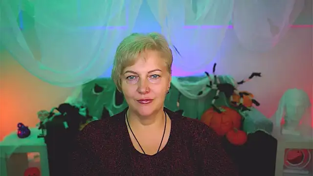 Snapshot of MaryMogan chatting on October 26, 2025, 12:27 pm MaryMogan online show from October 26, 2025, 12:27 pm