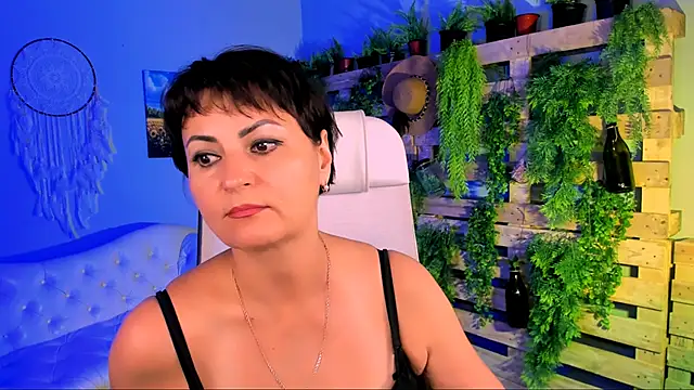 HelenBeler online show from October 9, 2025, 12:49 pm