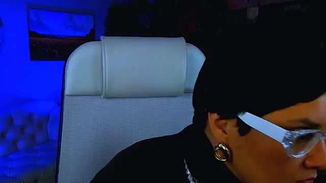 LauraDavidsons online show from September 18, 2025, 12:30 pm