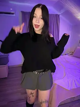 YourLittleDevil online show from April 20, 2026, 1:24 pm