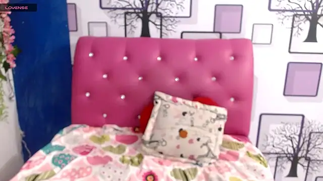 Snapshot of vanesa19_ chatting on October 27, 2025, 4:52 pm vanesa19 online show from October 27, 2025, 4:52 pm