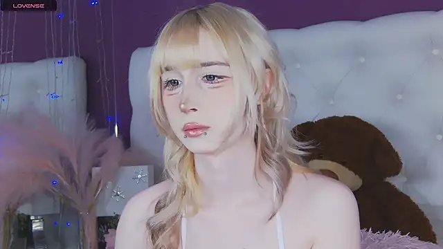 cutetomie online show from March 19, 2026, 9:04 pm