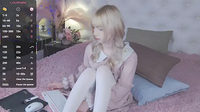 cutetomie online show from November 30, 2025, 9:59 pm